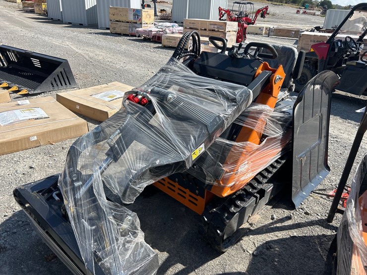#81-•-landhonor-me390-ride-on-mini-skid-steer-image-5