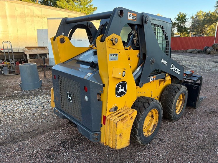 deere-318g-image-3