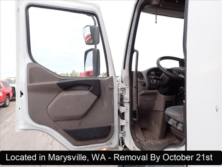 2013-peterbilt-220-image-16