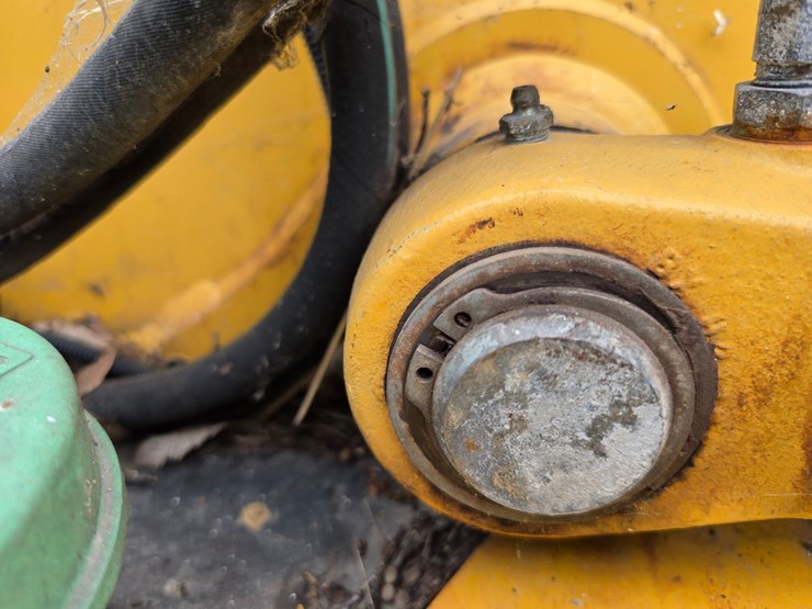 2016-deere-410l-image-134