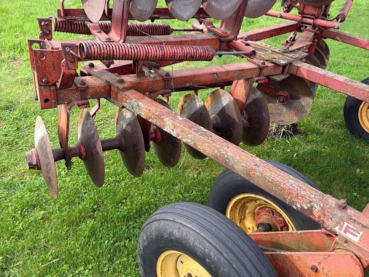 massey-ferguson-620-image-16