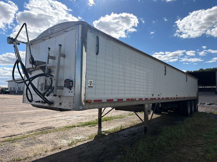 2011-wilson-46ft-fixed-tri-axle-live-bottom-semi-belt-trailer--1-owner--very-clean-trailer-image-4