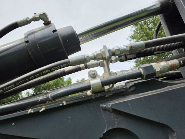 2016-deere-410l-image-115
