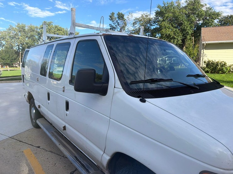 2006-ford-e250-image-15