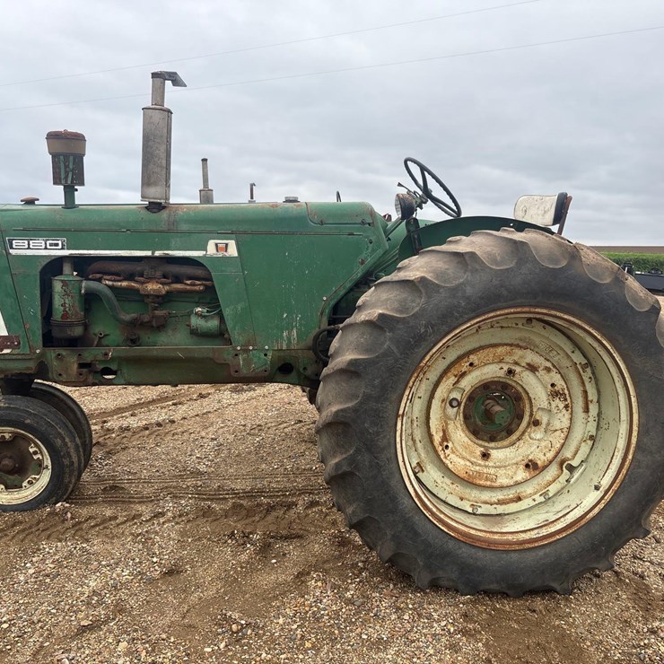 OLIVER 880