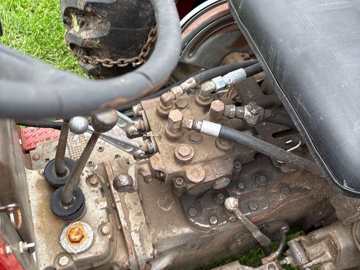 massey-ferguson-165-image-33