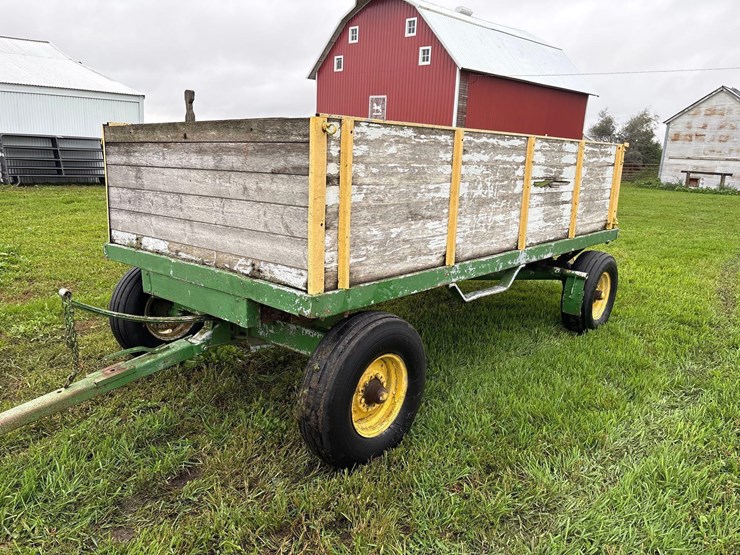 70”-x-142”-john-deere-barge-wagon-image-1