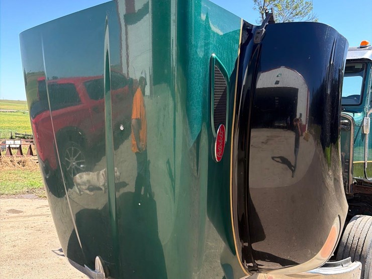 2011-peterbilt-386-image-12