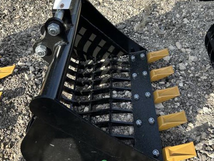 #263-•-mini-excavator-23"-toothed-grid-bucket-image-2