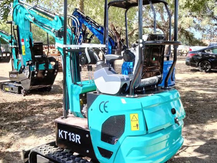 #3-•-cfg-mini-excavator---kt13r-image-3