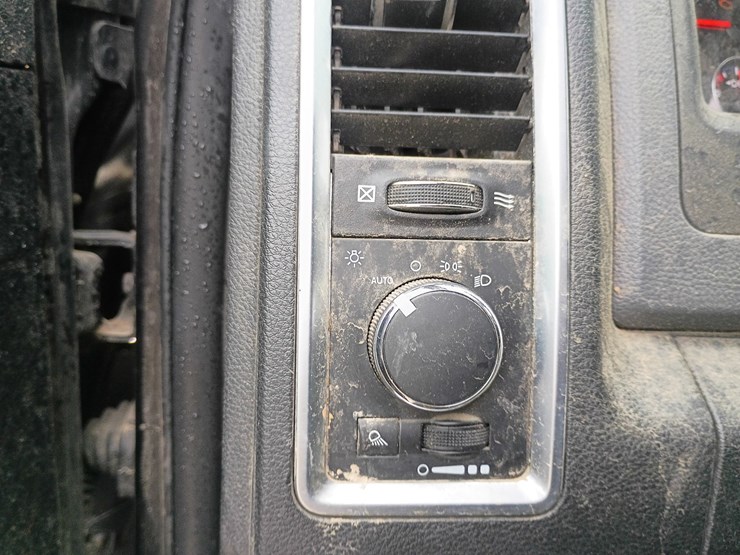 2016-dodge-2500-image-64