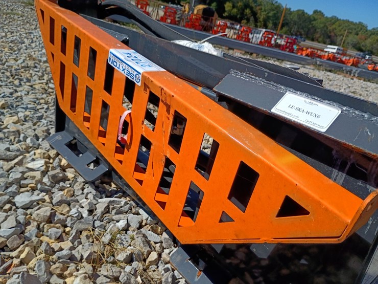 #27024-•-wolverine-hydraulic-pallet-forks-skid-steer-attachment-image-11