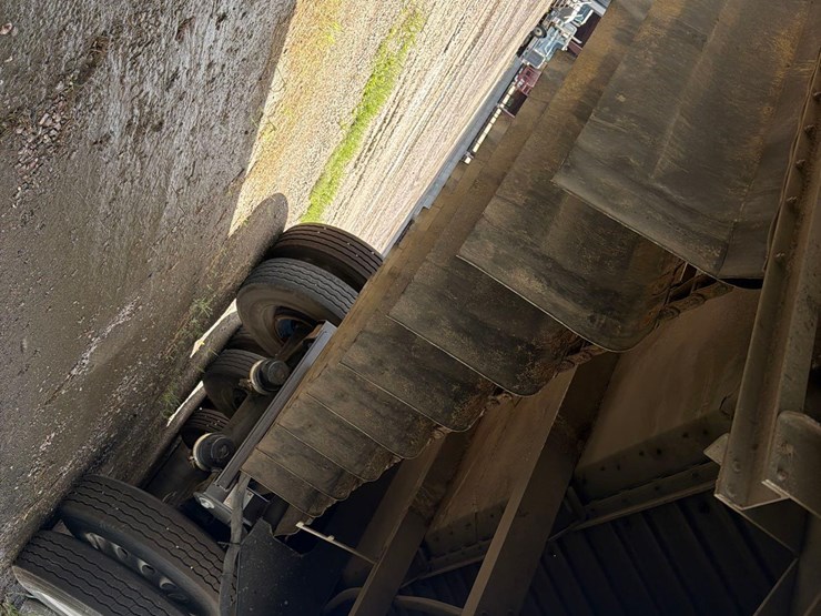 2011-wilson-46ft-fixed-tri-axle-live-bottom-semi-belt-trailer--1-owner--very-clean-trailer-image-33