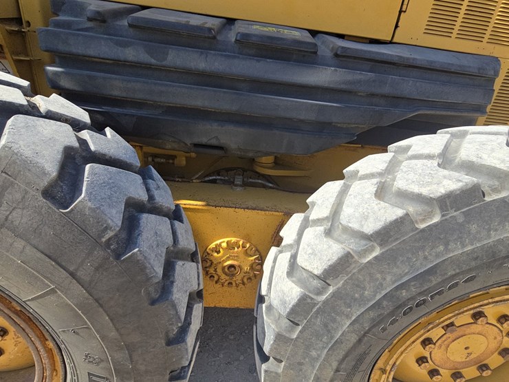 2005-caterpillar-12h-image-91