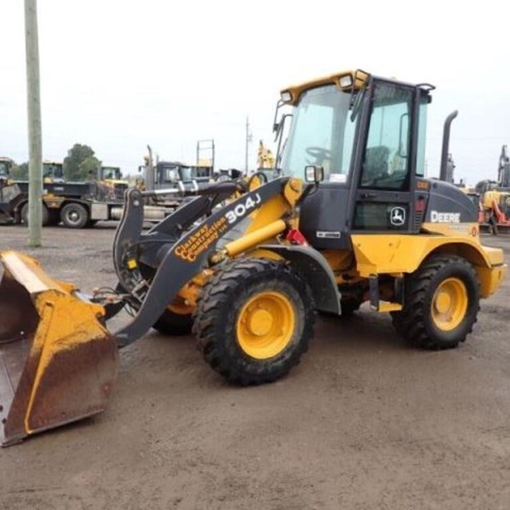 2011 DEERE 304J