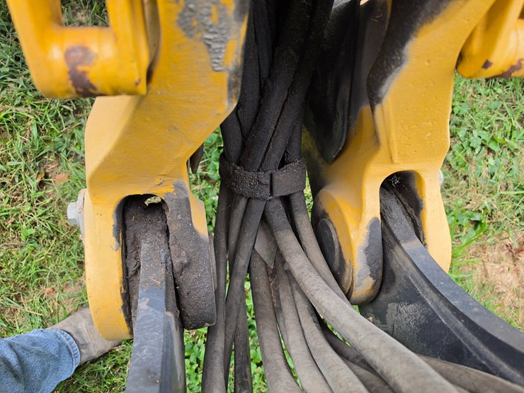 2016-deere-410l-image-117