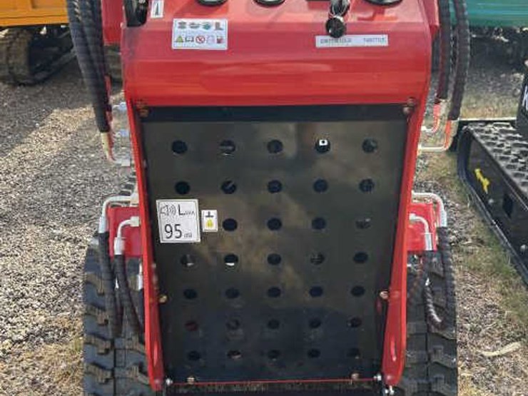 #99-•-mini-skid-steer-tracked-loader---ssl60---gas-image-5