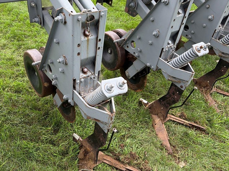 hiniker-8row-3pt-field-cultivator-image-20