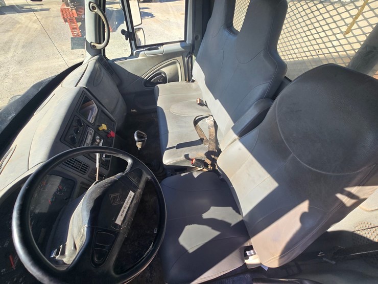 2006-international-durastar-4300-image-40