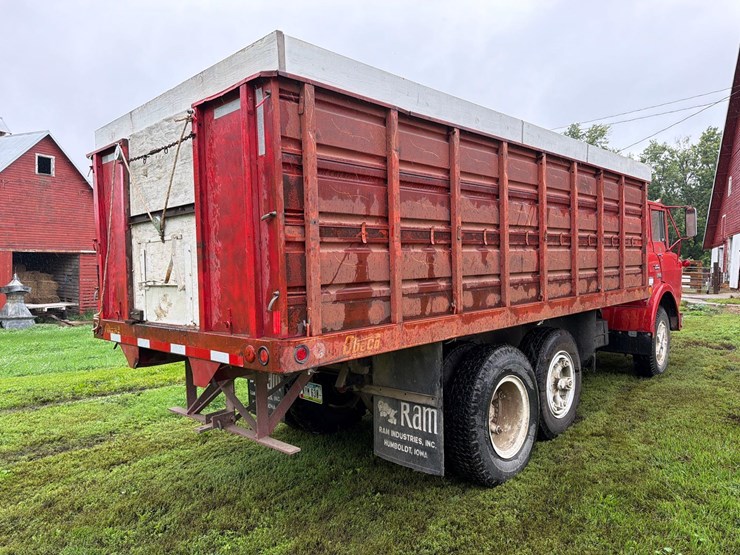 1970-gmc-5500-image-4