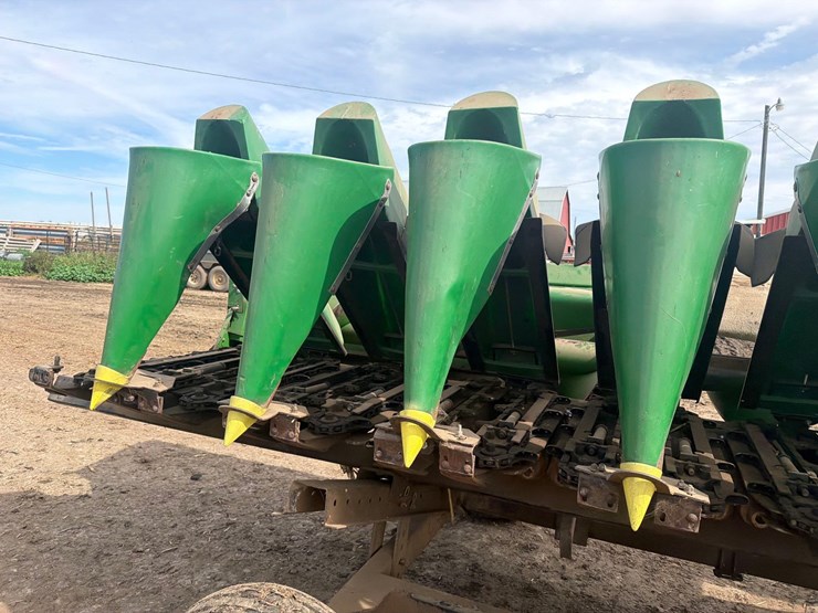 clark-12row20-corn-head-image-16