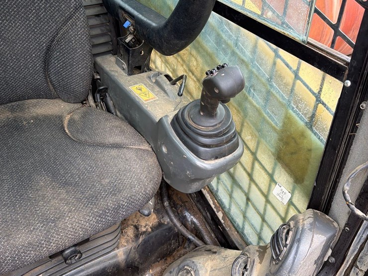 2015-caterpillar-289d-image-38