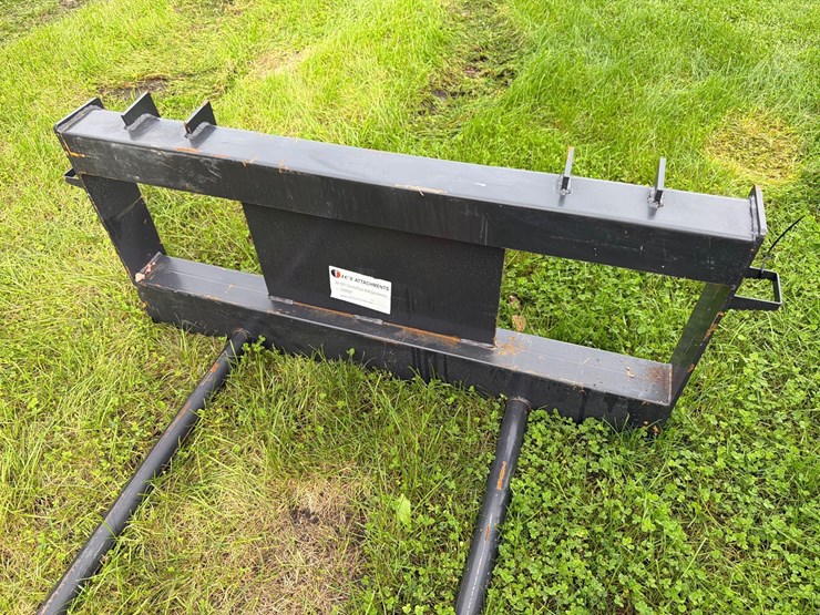 jct-skidloader-2-prong-bale-spear-image-7