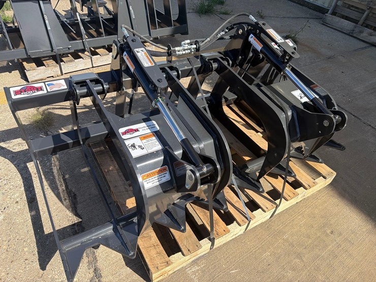 stout-66”-skidloader-grapple-bucket-image-9