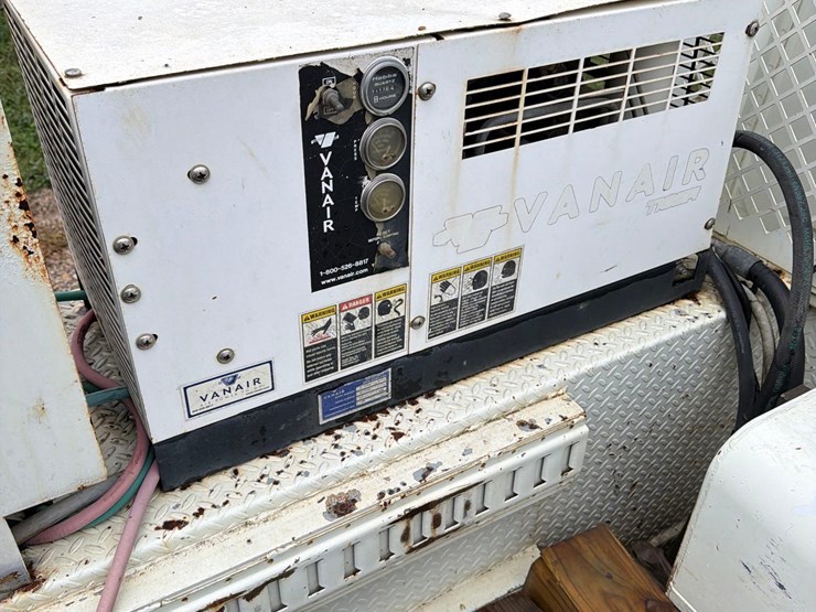 2009-international-durastar-4300-image-40