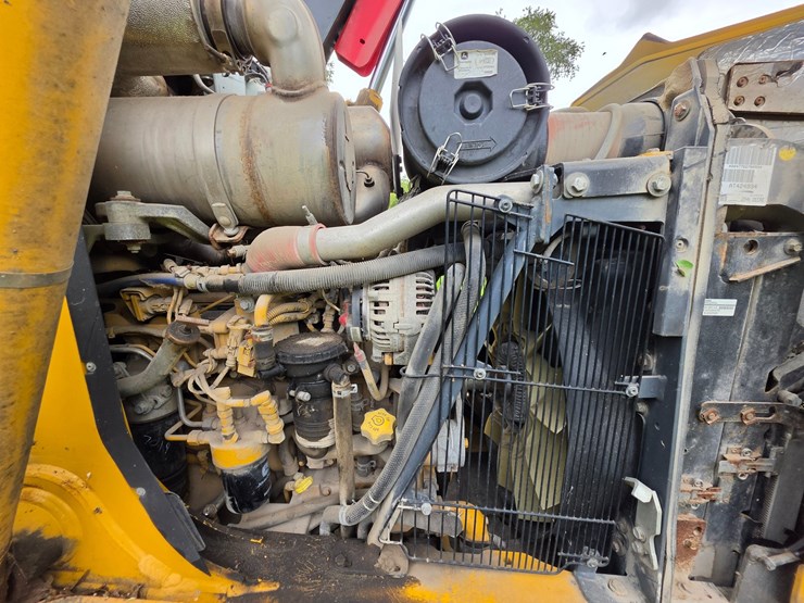 2016-deere-410l-image-27