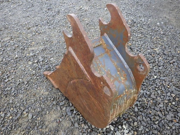 kubota-10"-bucket-w/-teeth-image-2