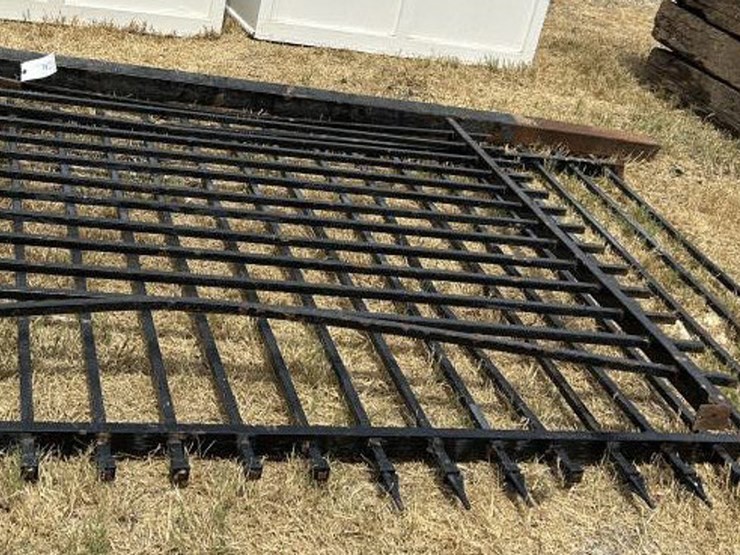 #73-•-(2)-wrought-iron-fence/-gate-panels-image-3