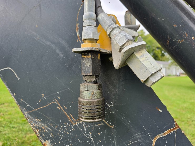 2016-deere-410l-image-111