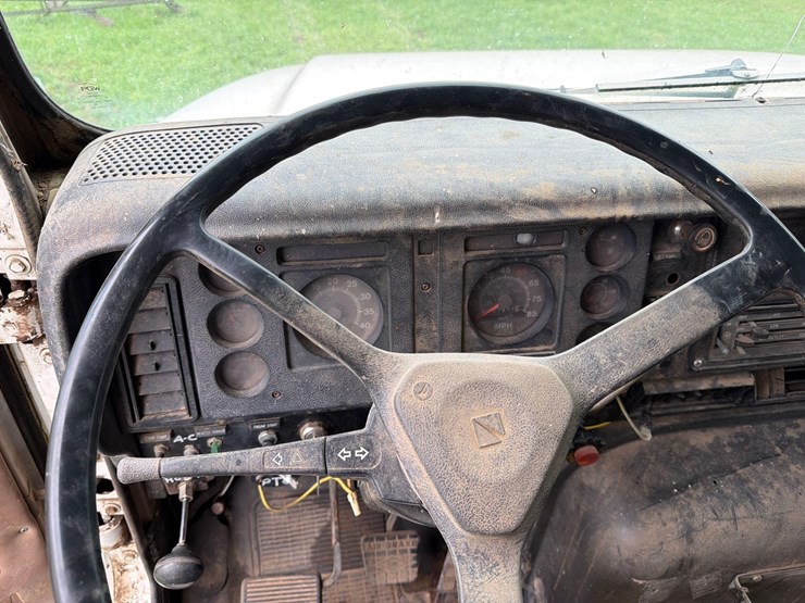 international-8300-6x4-semi-grain-truck-image-78