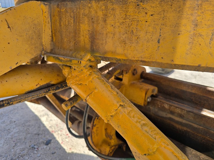 2005-caterpillar-12h-image-40