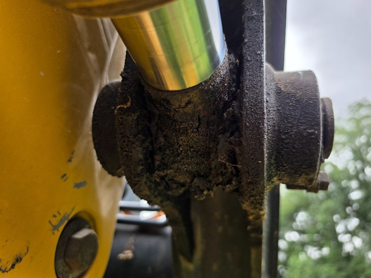 2016-deere-410l-image-136