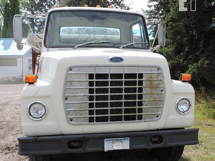 1985-ford-700-image-6