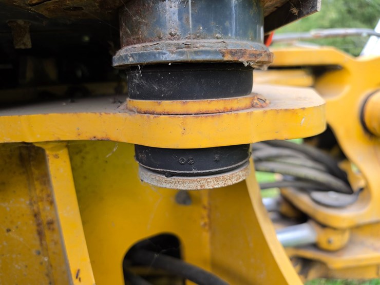 2016-deere-410l-image-179