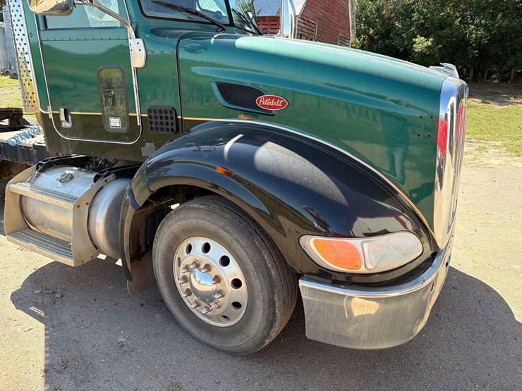 2011-peterbilt-386-image-27