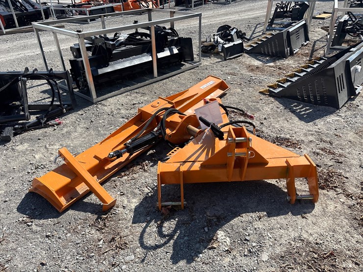 #101-•-9’-3-pt-hydraulic-grader-blade-image-1
