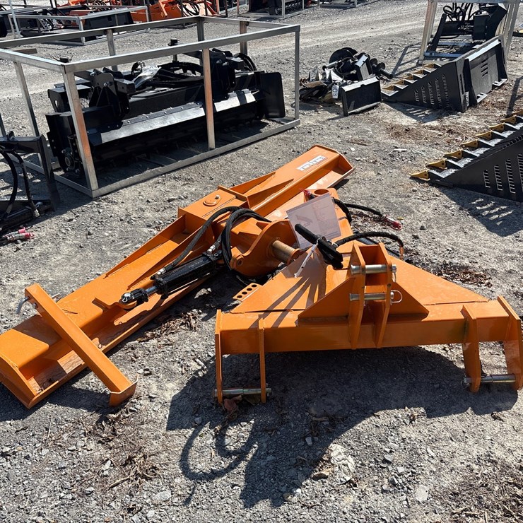 #101 • 9’ 3 PT HYDRAULIC GRADER BLADE