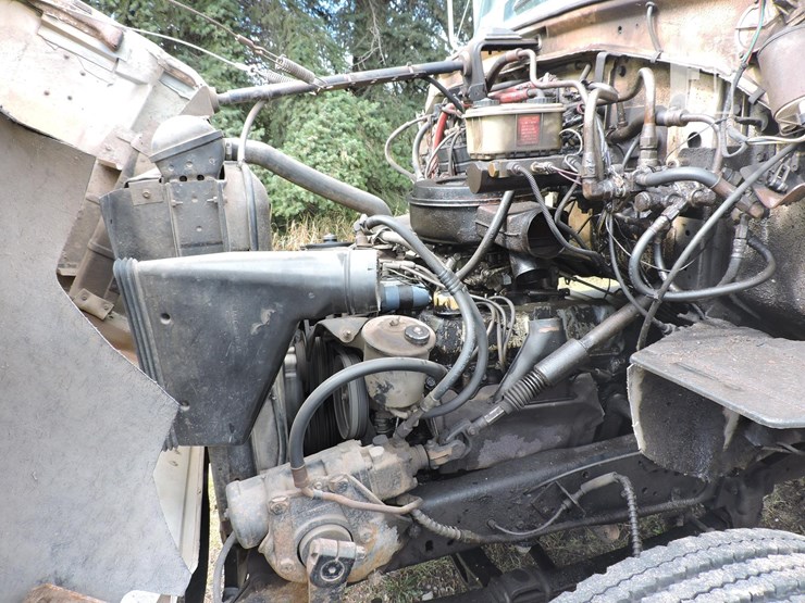 1985-ford-700-image-9