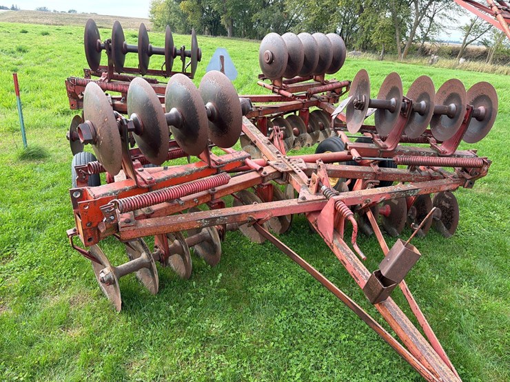 massey-ferguson-620-image-3