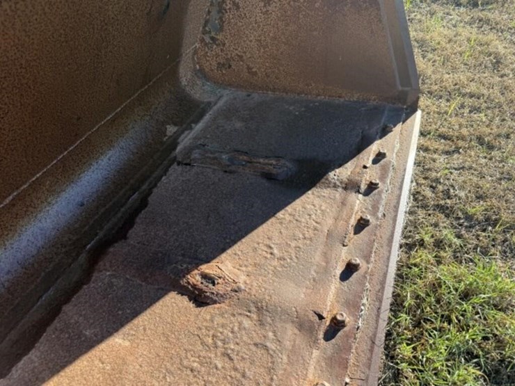 6-ft-skid-steer-scoop-bucket-image-5