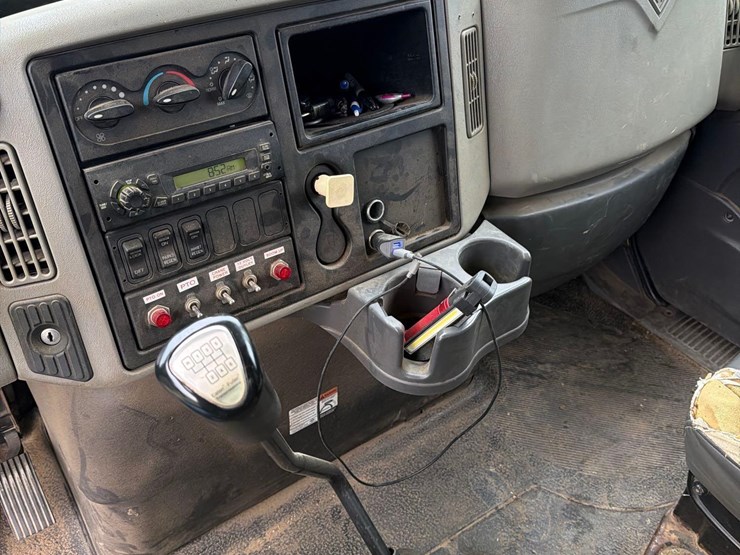 2009-international-durastar-4300-image-53