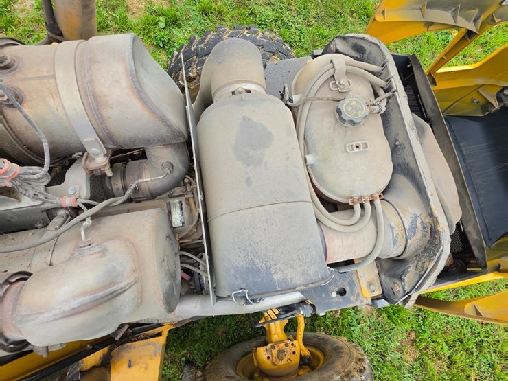 2016-deere-410l-image-30