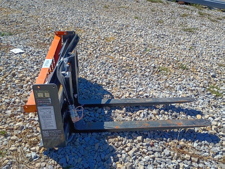 #27024-•-wolverine-hydraulic-pallet-forks-skid-steer-attachment-image-4