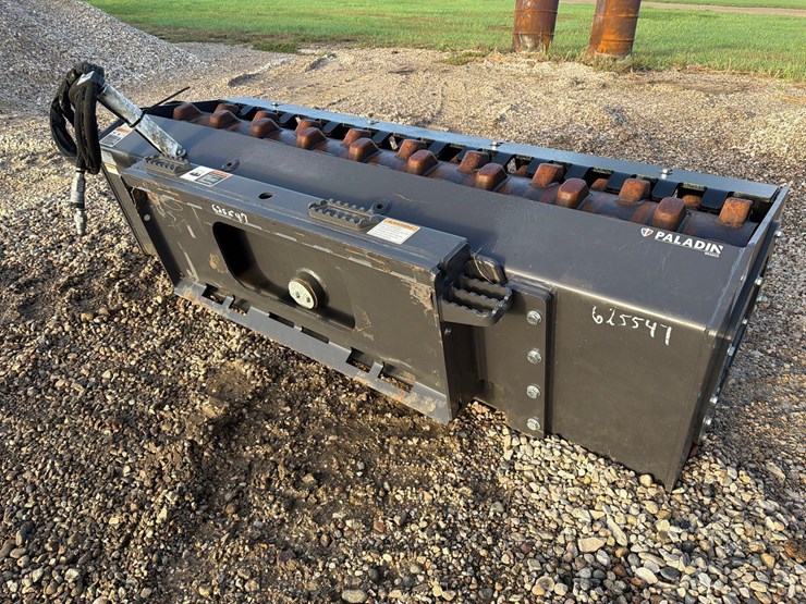 paladin-86”-wide-skidloader-packer-image-4