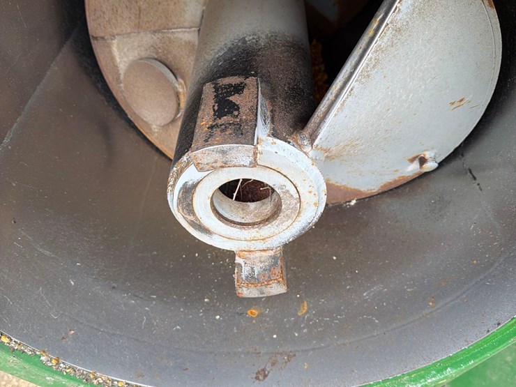 2012-j&m-1051-grain-storm-grain-cart-1-owner-image-36