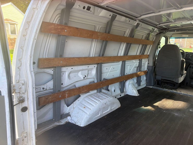 2006-ford-e250-image-25